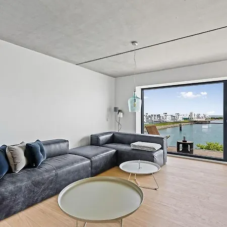 Apartment Rooftop Garden Acht