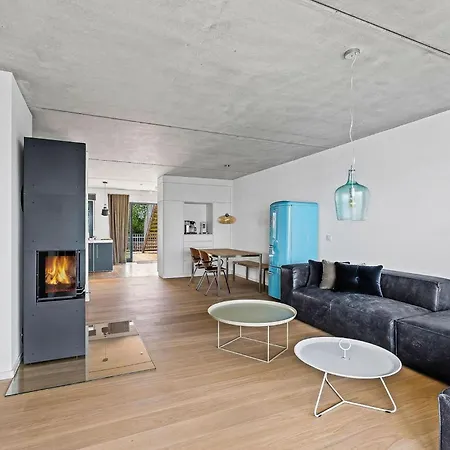 Apartment Rooftop Garden Acht